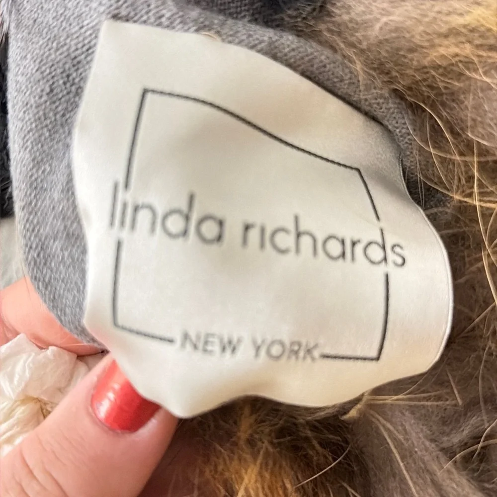 Linda Richards New York Reversible Fur Vest - Picture 5 of 5